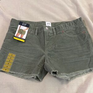 GAP Women's Cargo Shorts in Olive